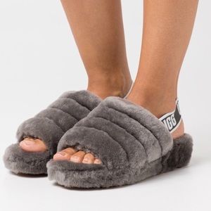 UGG Fluff Yeah Slippers in Charcoal Grey. Size 7.